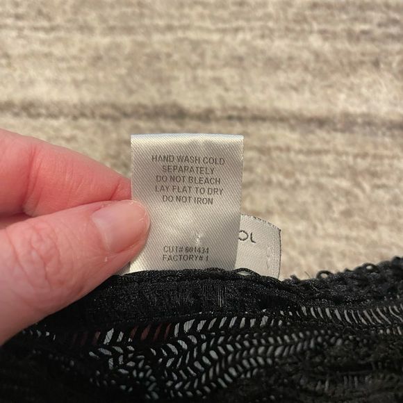 Jordan Taylor black swimsuit coverup - Picture 4 of 6